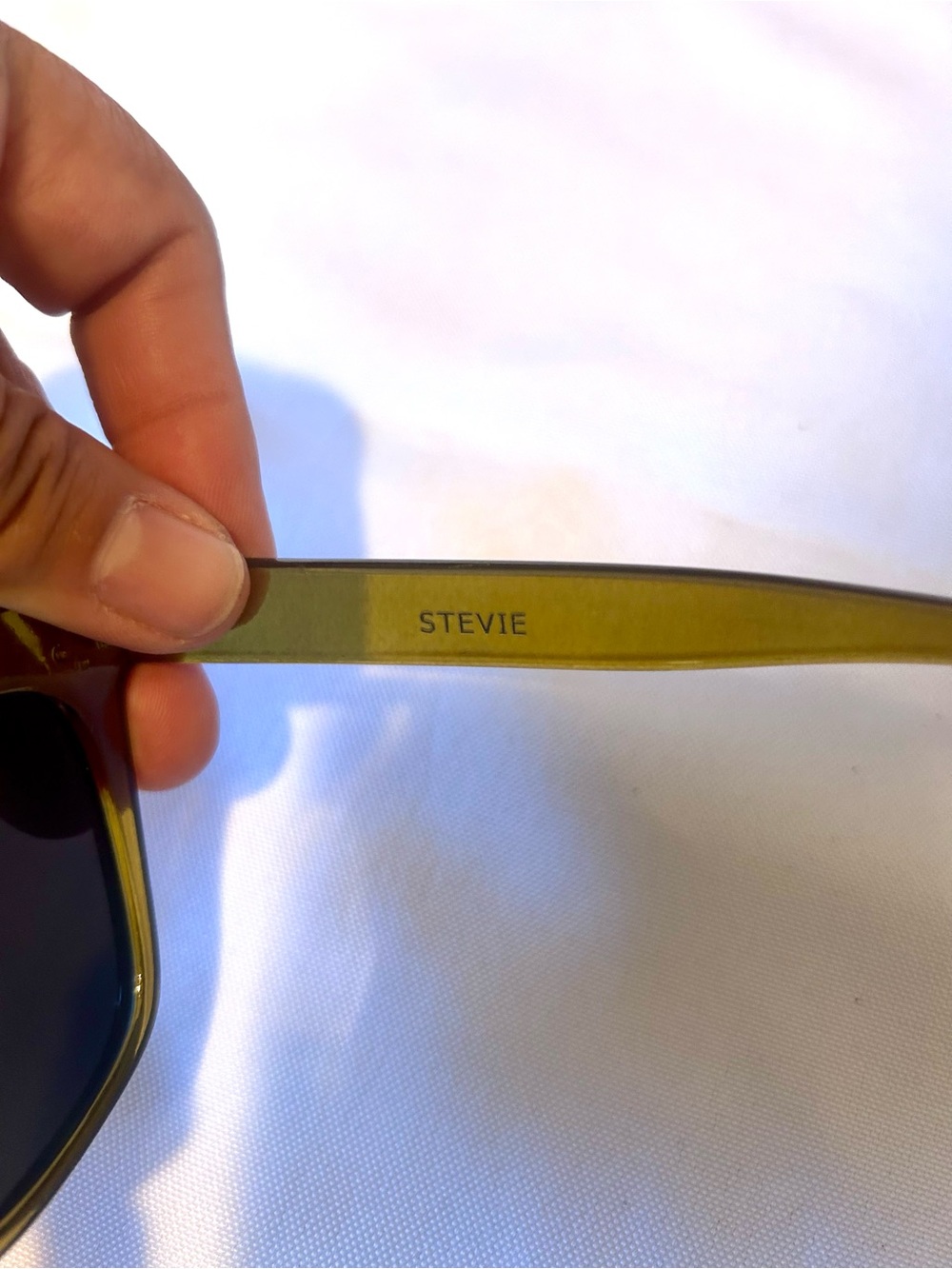 I-Sea Women's Transparent Olive Stevie Sunglasses with Case - Picture 3 of 7